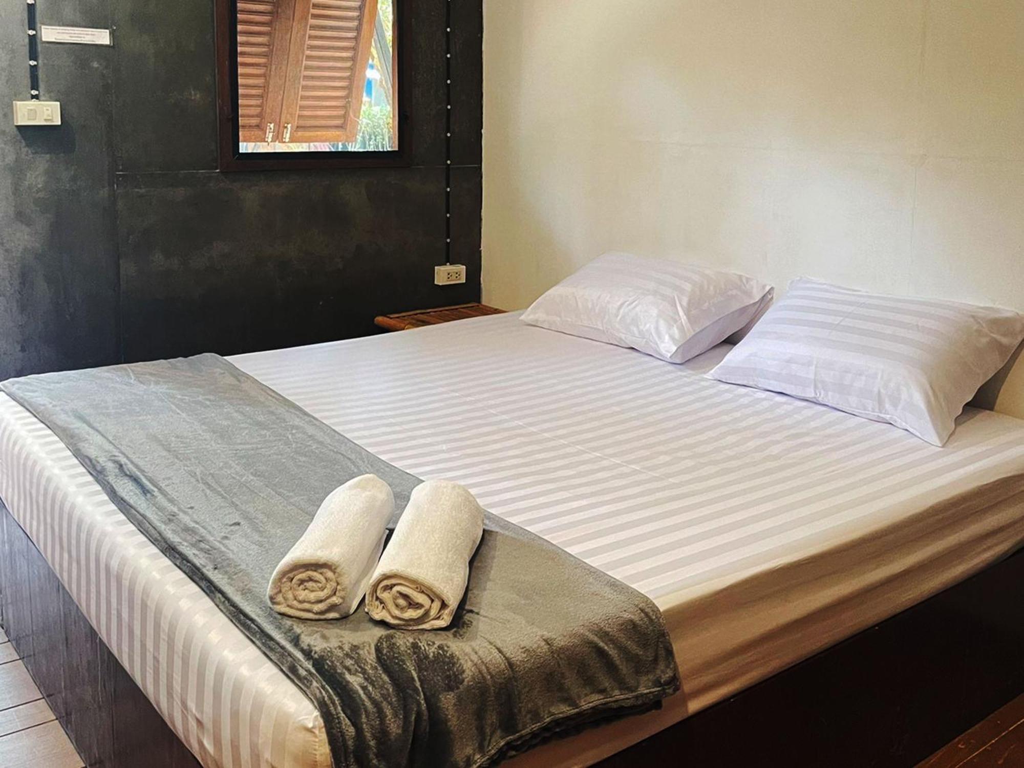 Little Hut Hotel Ко Паям Екстериор снимка