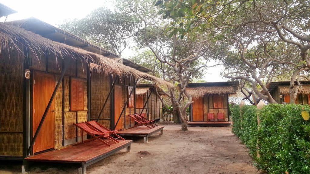 Little Hut Hotel Ко Паям Екстериор снимка